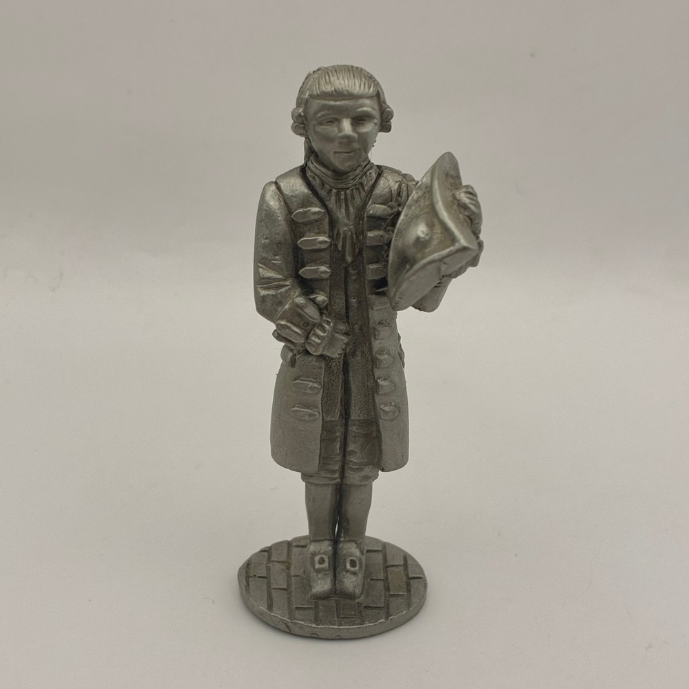 Vintage Fort Pewter Colonial Man Figurine Holding Tricorne Hat 2.75 Inch